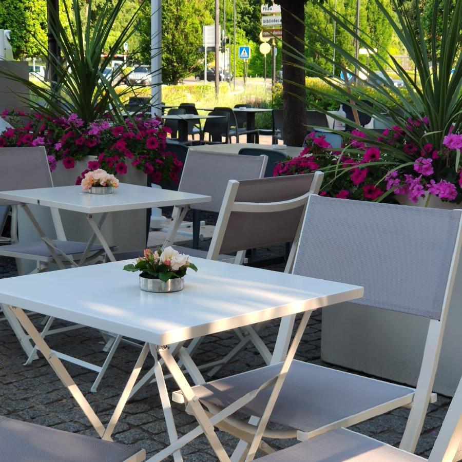 Apart-Hotel La Rocchetta Паденге-суль-Гарда Экстерьер фото