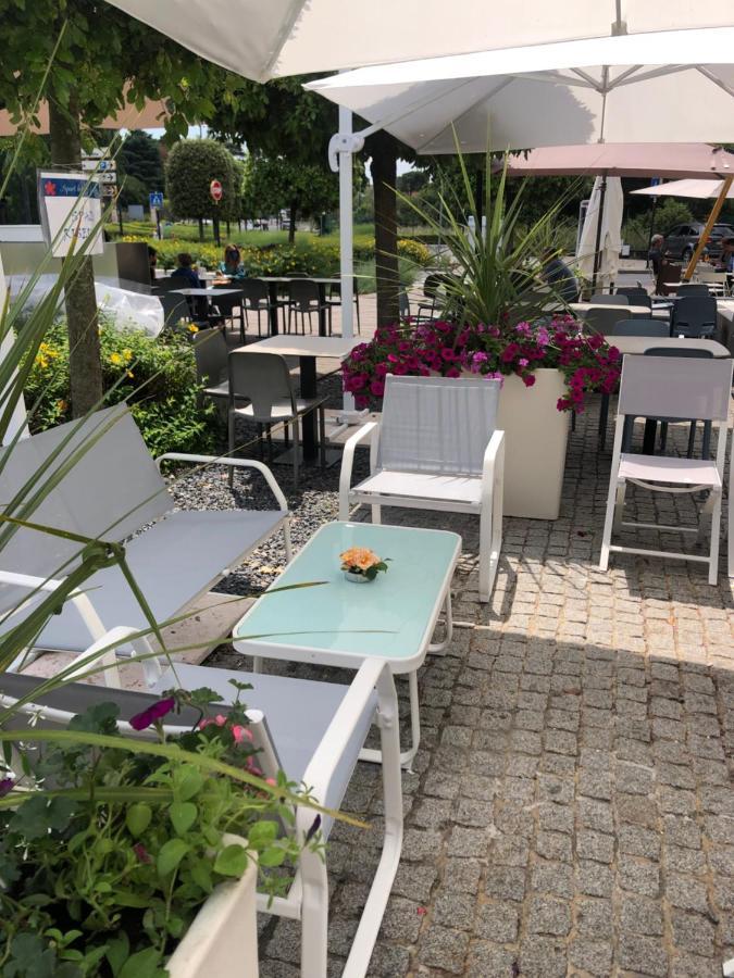 Apart-Hotel La Rocchetta Паденге-суль-Гарда Экстерьер фото