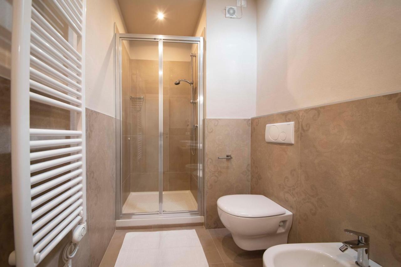 Apart-Hotel La Rocchetta Паденге-суль-Гарда Экстерьер фото