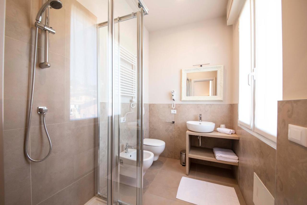 Apart-Hotel La Rocchetta Паденге-суль-Гарда Экстерьер фото